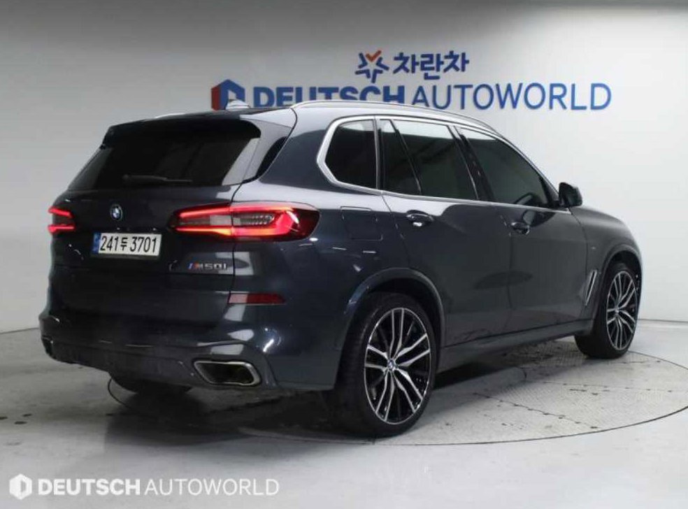 BMW X5 M50i 사진 2
