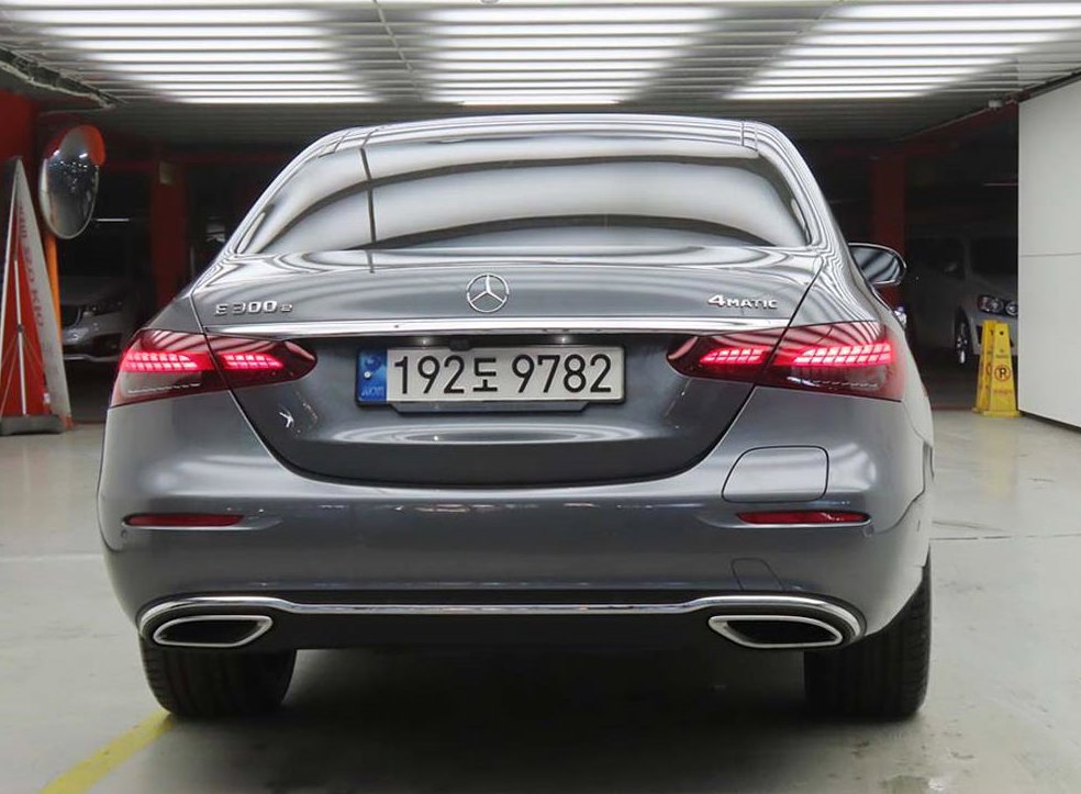 벤츠 E 클래스 E300e 4MATIC 익스클루시브 사진 3