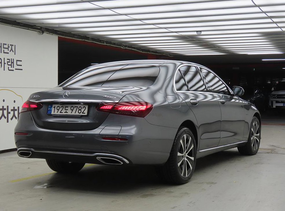 벤츠 E 클래스 E300e 4MATIC 익스클루시브 사진 4