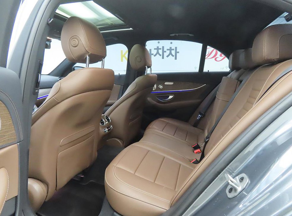 벤츠 E 클래스 E300e 4MATIC 익스클루시브 사진 6