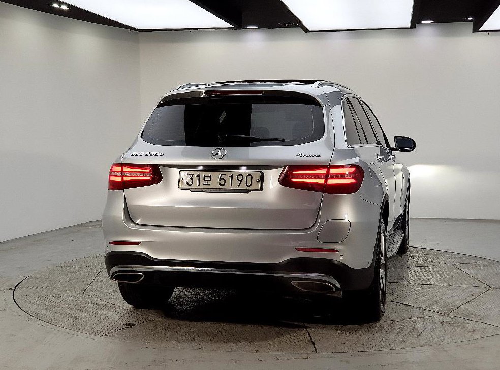 벤츠 GLC 클래스 GLC 350 e 4MATIC AMG LINE 사진 3