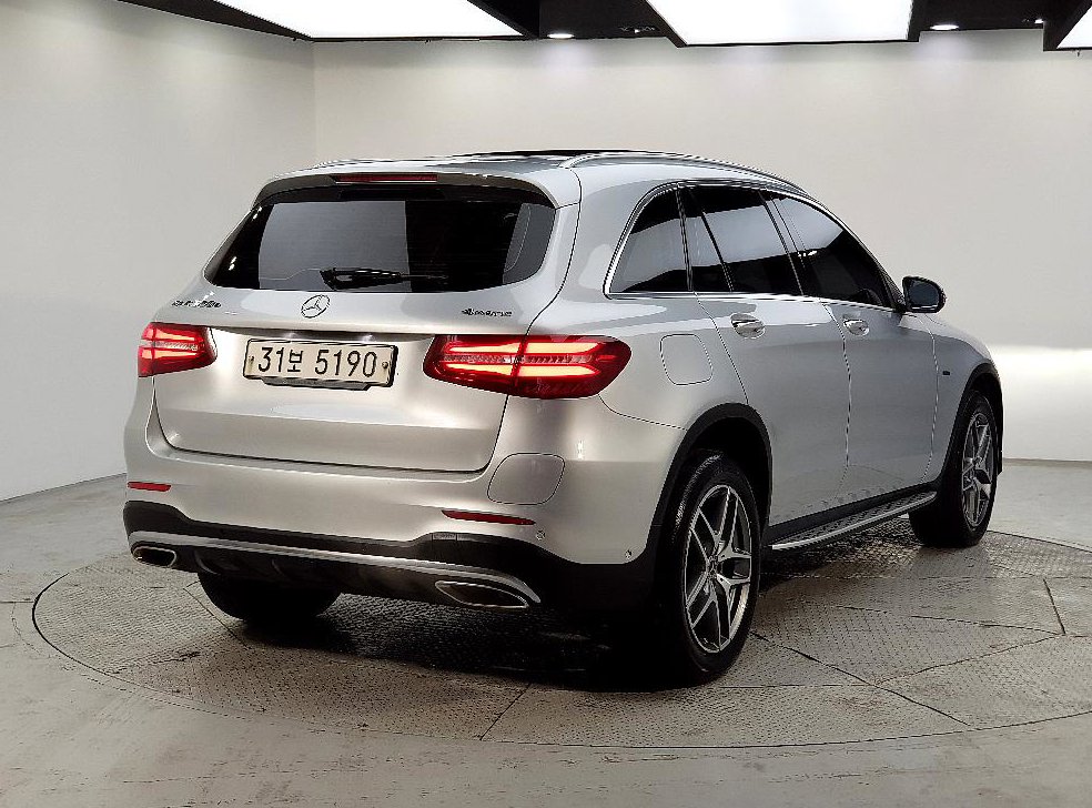 벤츠 GLC 클래스 GLC 350 e 4MATIC AMG LINE 사진 4