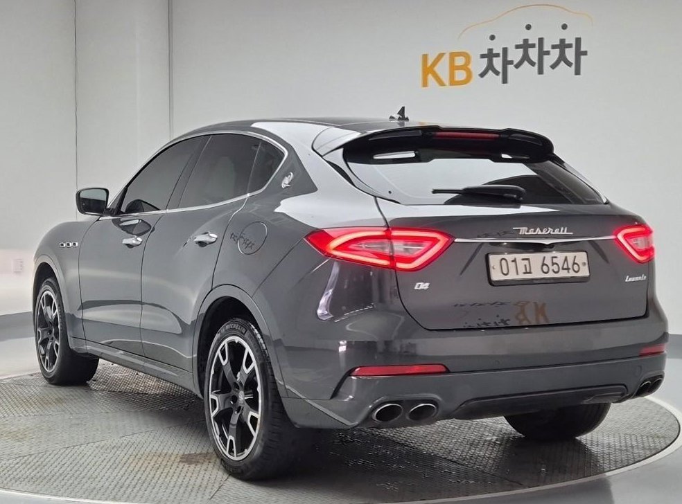 마세라티 르반떼 3.0 AWD 스포츠 사진 2