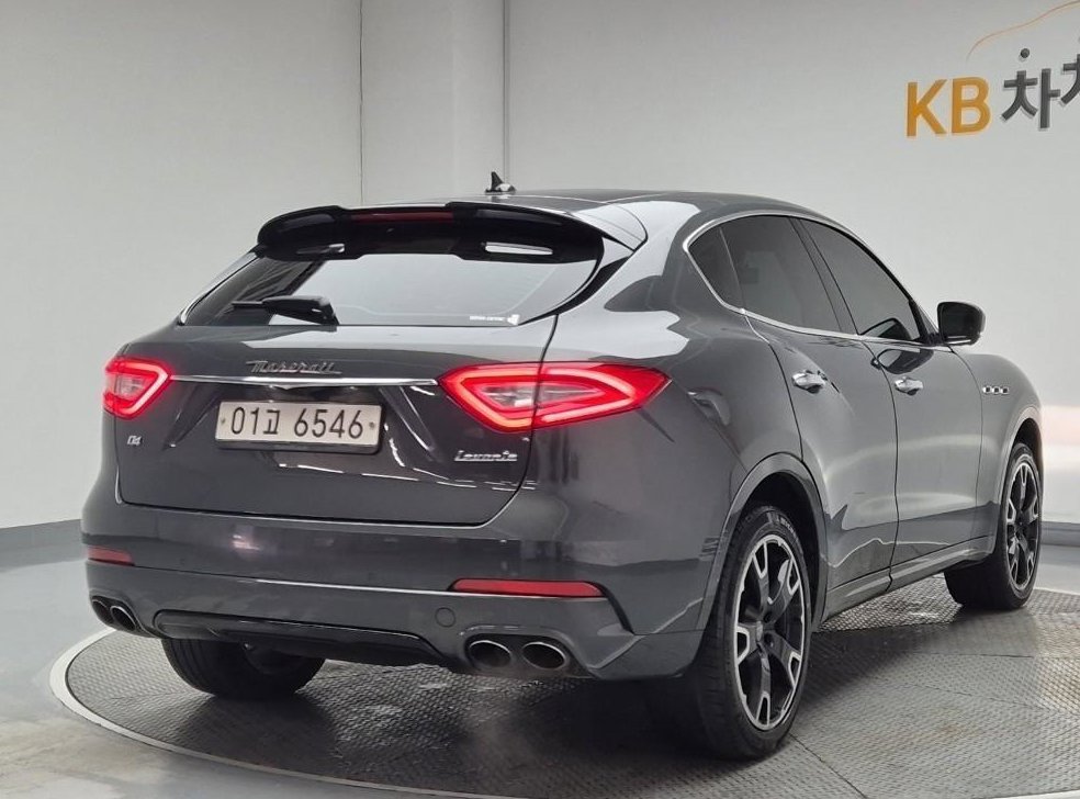 마세라티 르반떼 3.0 AWD 스포츠 사진 4