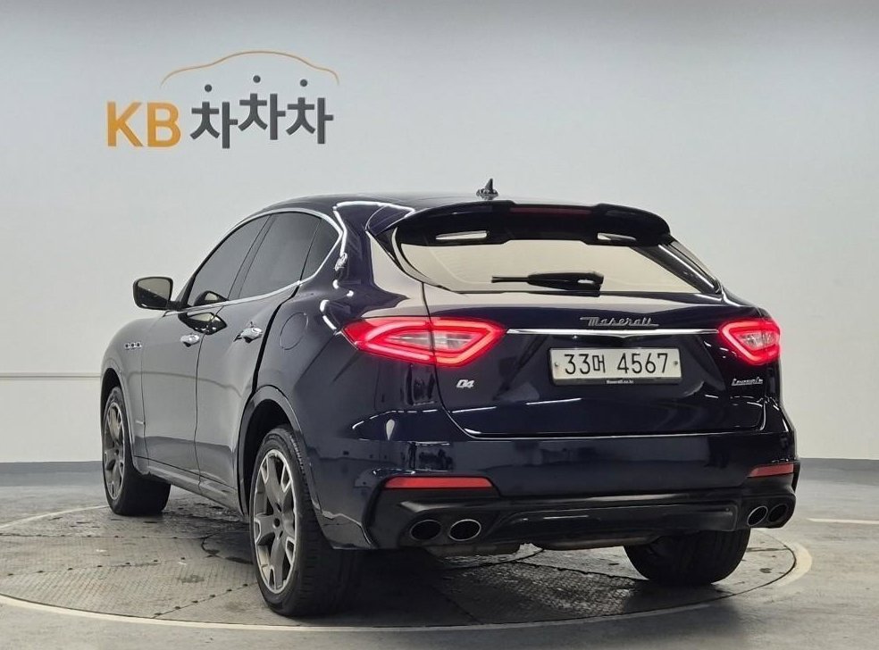 마세라티 르반떼 3.0  AWD 그란 스포츠 사진 2
