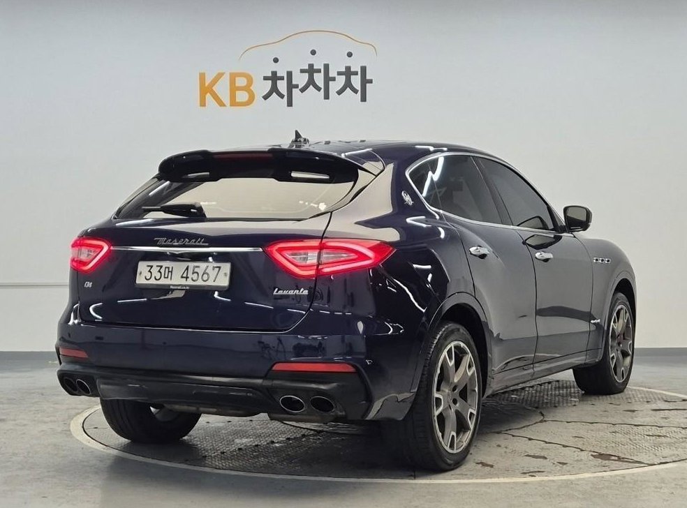 마세라티 르반떼 3.0  AWD 그란 스포츠 사진 3