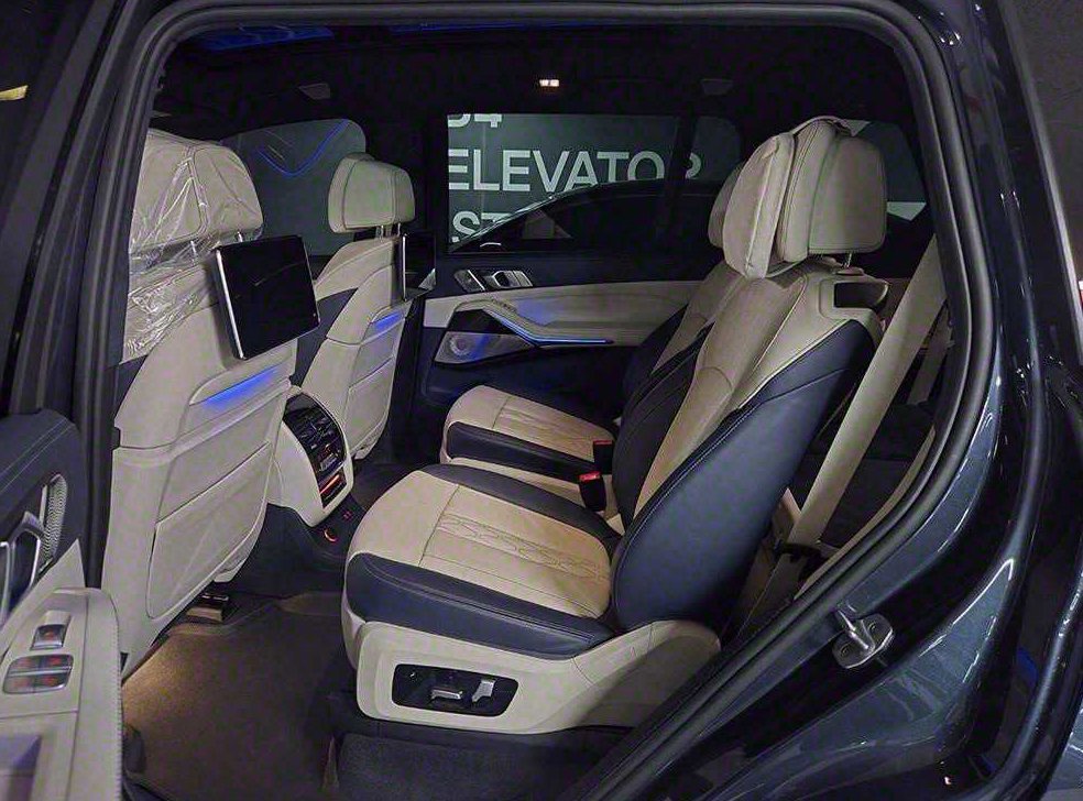 BMW X7 M50i 사진 6
