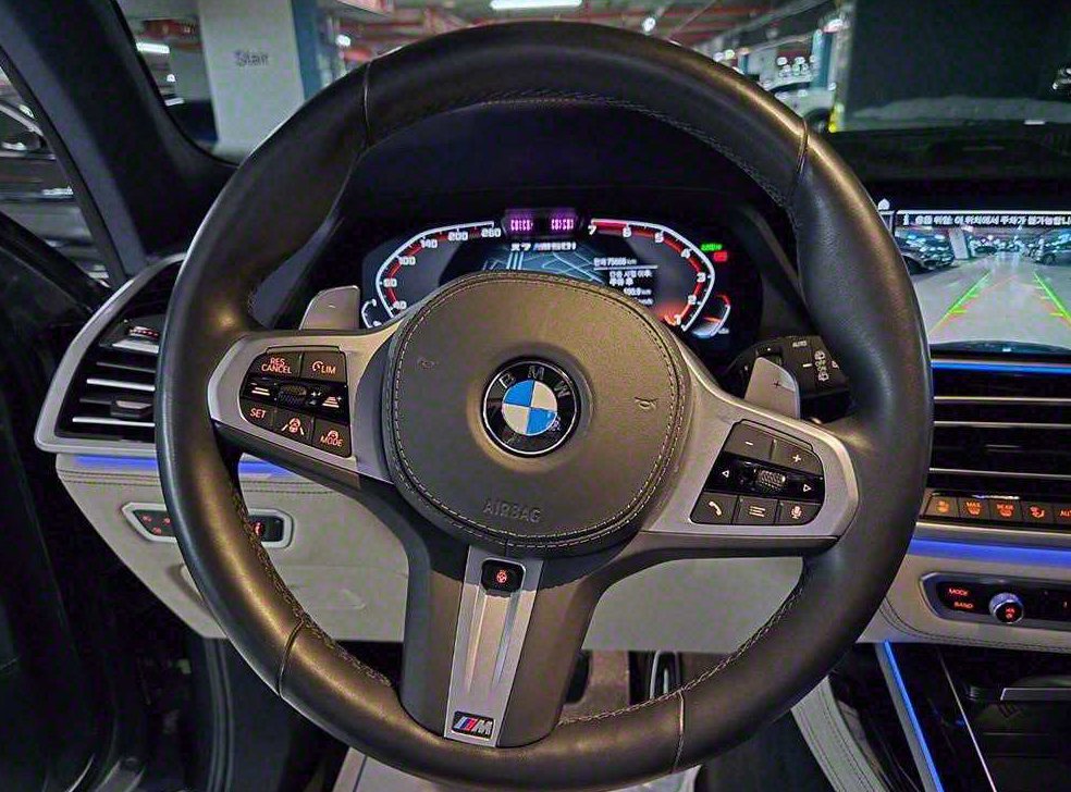 BMW X7 M50i 사진 7