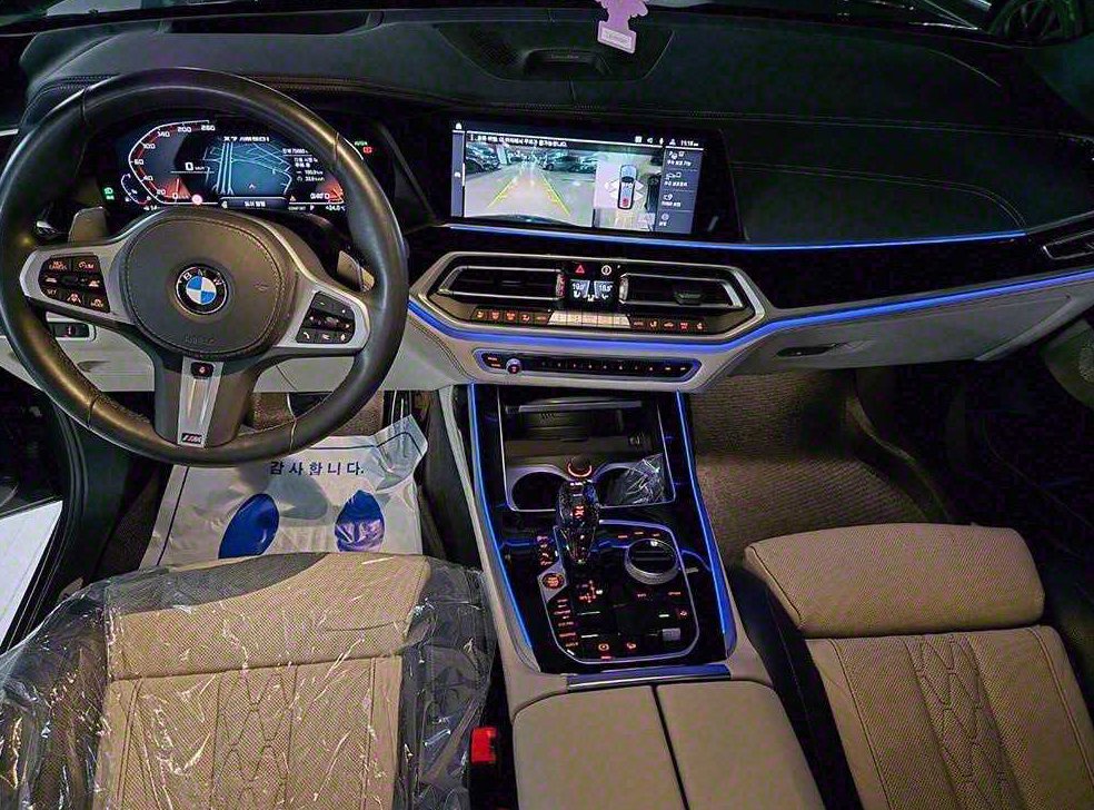 BMW X7 M50i 사진 8