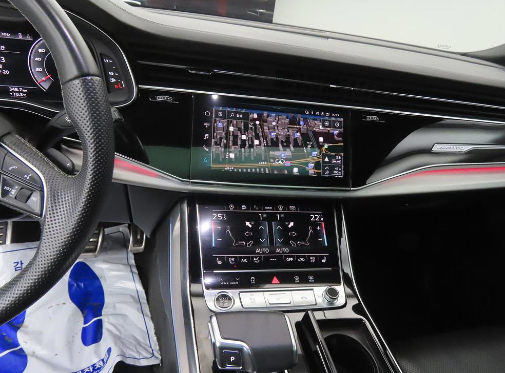 아우디 Q8 55 TFSI 콰트로 프리미엄 사진 10