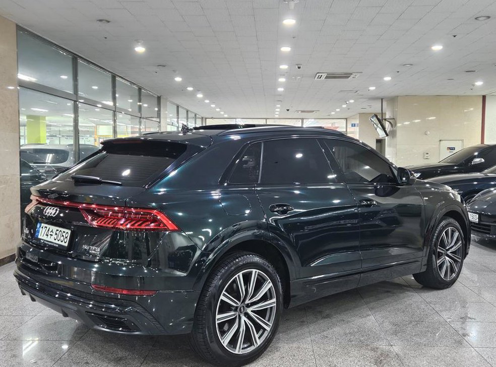 아우디 Q8 55 TFSI 콰트로 프리미엄 사진 3