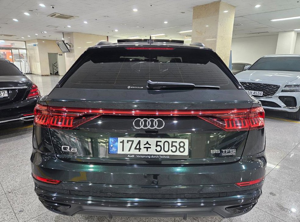 아우디 Q8 55 TFSI 콰트로 프리미엄 사진 4