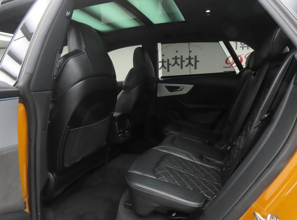 아우디 Q8 55 TFSI 콰트로 프리미엄 사진 6