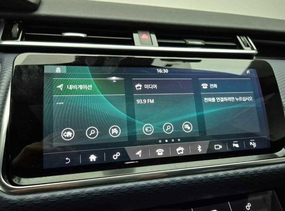 랜드로버 레인지로버 벨라 3.0 D300 R-다이나믹 SE 사진 14