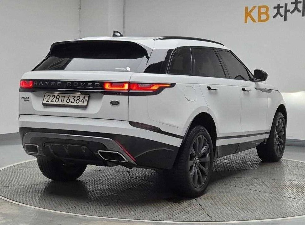 랜드로버 레인지로버 벨라 3.0 D300 R-다이나믹 SE 사진 3
