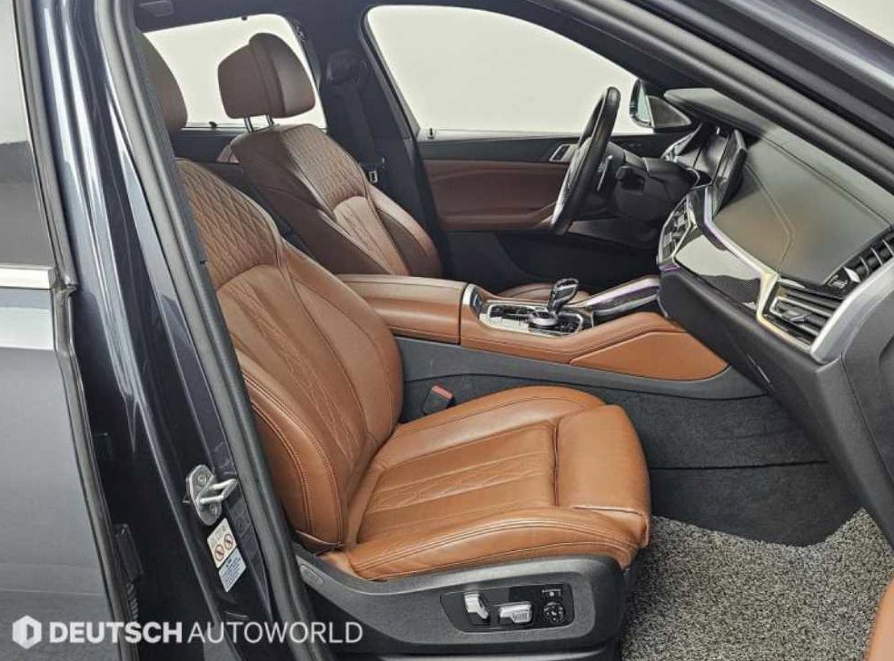 BMW X6 M50i 사진 10