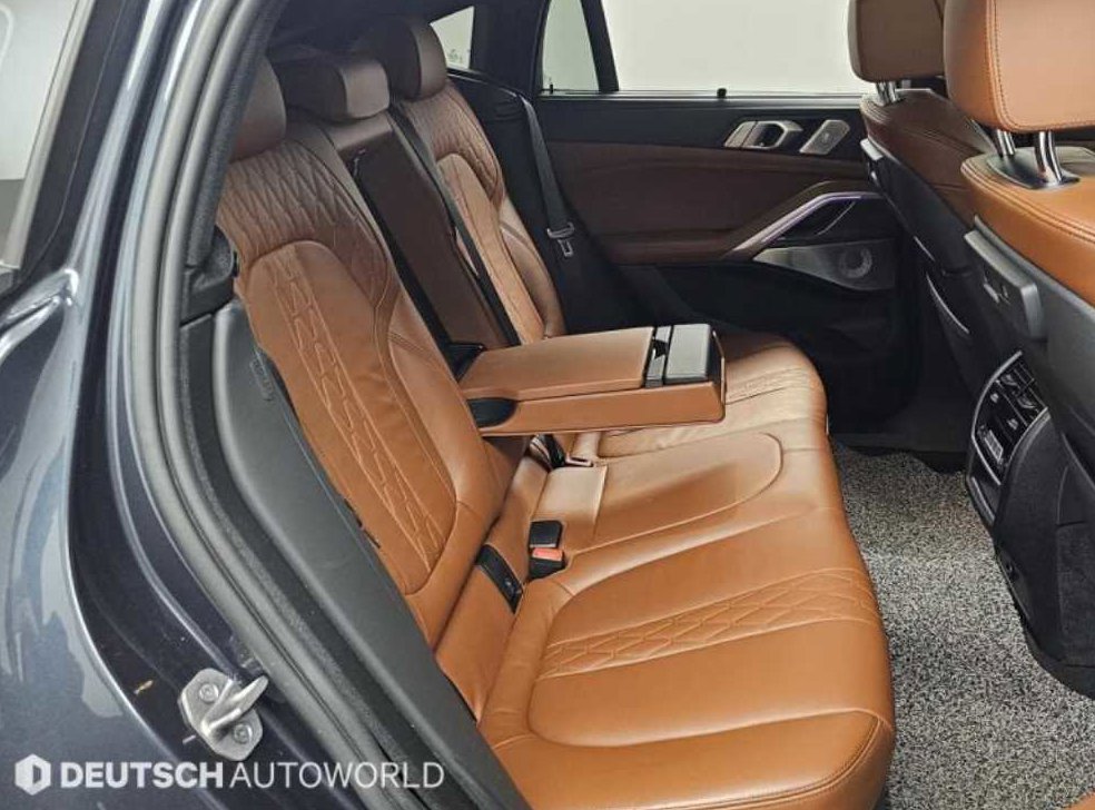 BMW X6 M50i 사진 12