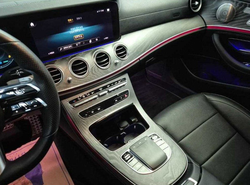 벤츠 E 클래스 E350 4MATIC AMG LINE 사진 10