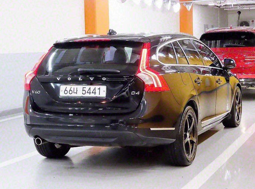 볼보 V60 2.0 D4 사진 3