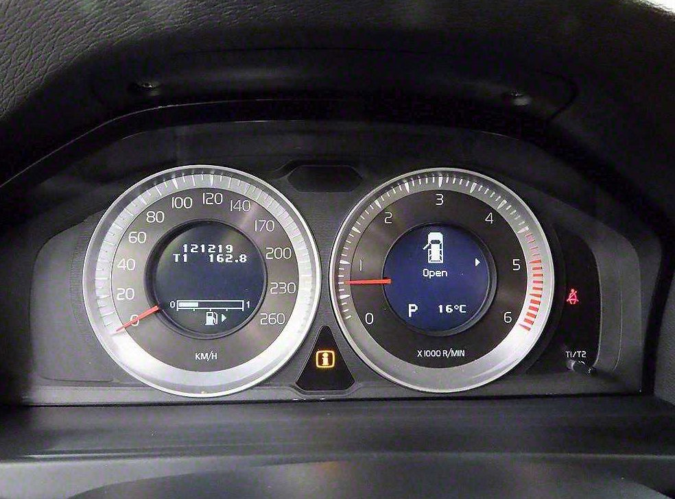 볼보 V60 2.0 D4 사진 6
