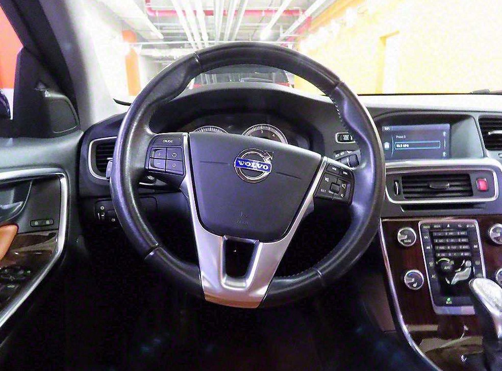 볼보 V60 2.0 D4 사진 8