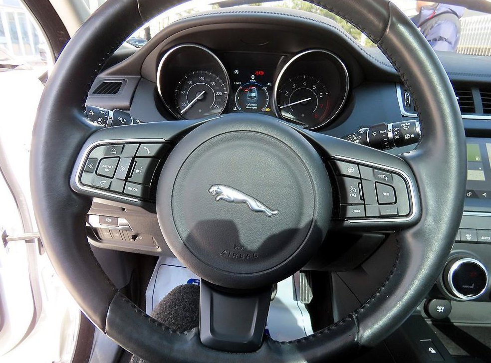 재규어 E-PACE P250 S 사진 8