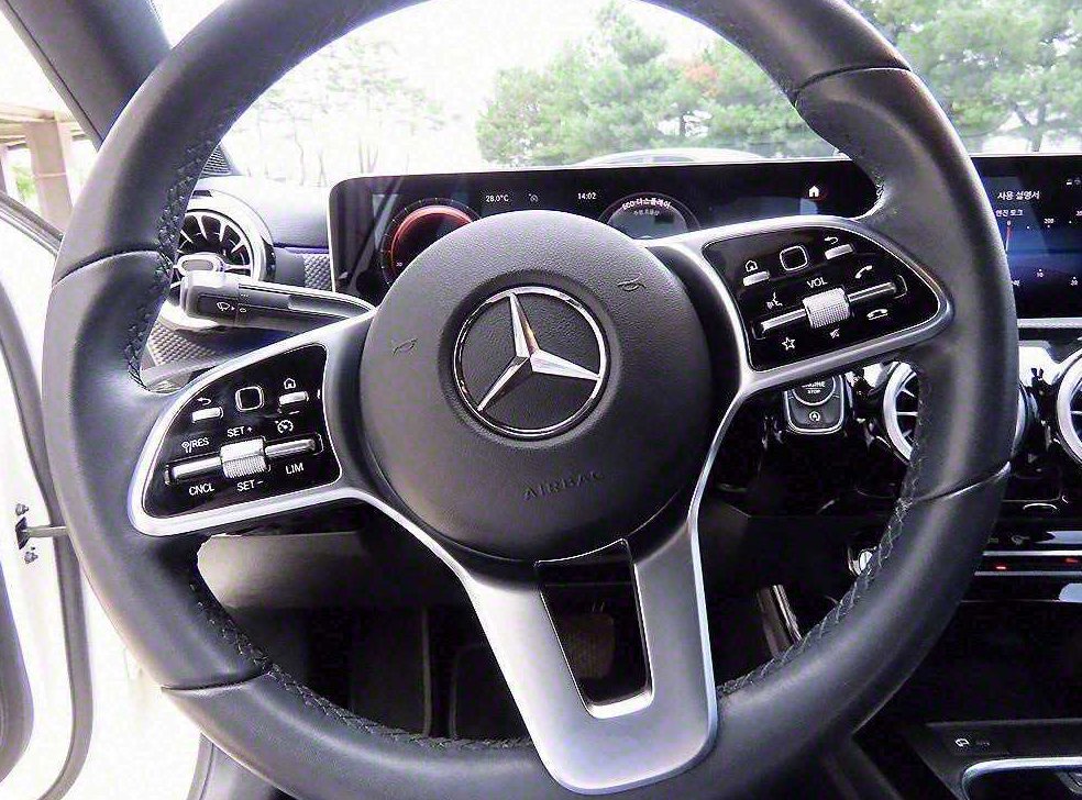 벤츠 A 클래스 A220 해치백 사진 9