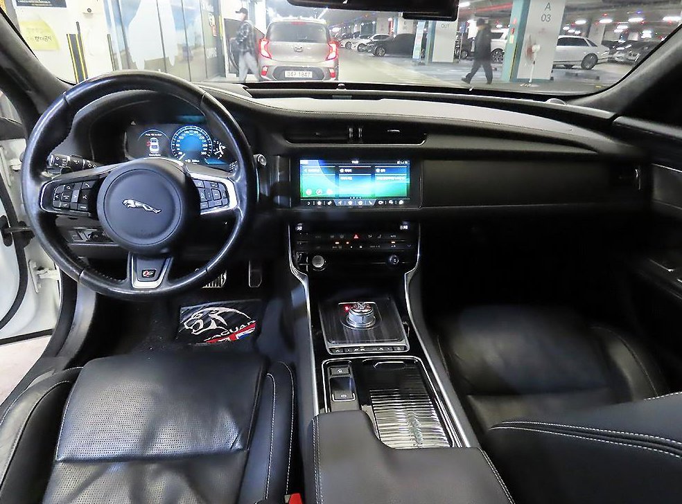 재규어 XF 3.0 S AWD 사진 10