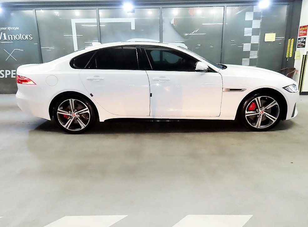 재규어 XF 3.0 S AWD 사진 3