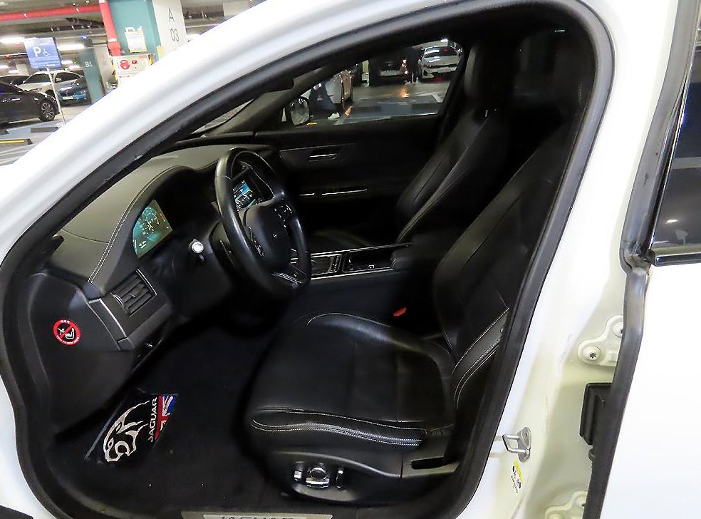 재규어 XF 3.0 S AWD 사진 6
