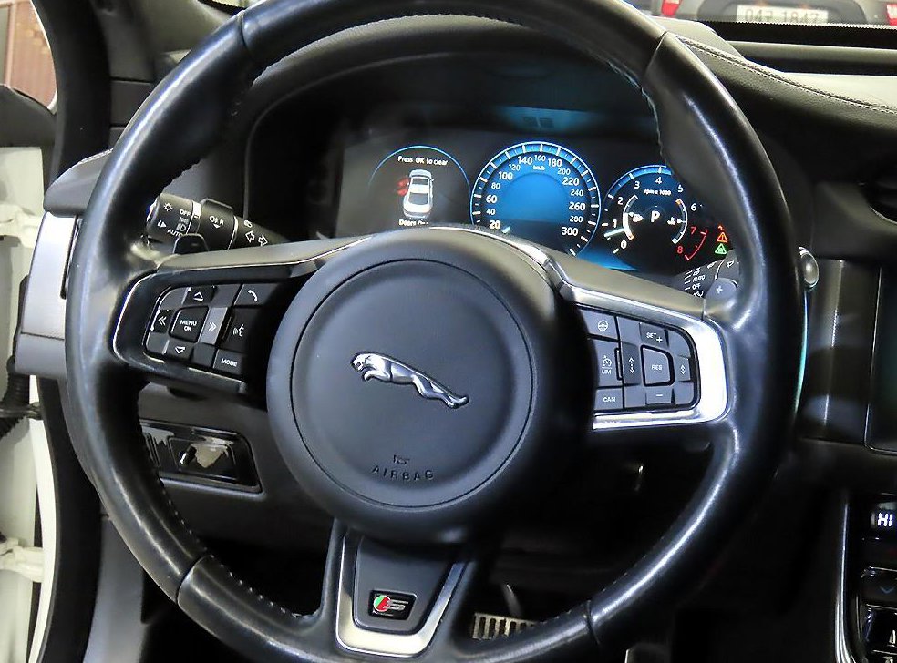 재규어 XF 3.0 S AWD 사진 8