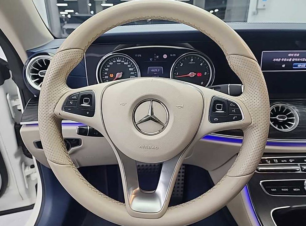벤츠 E 클래스 E220d 카브리올레 사진 10