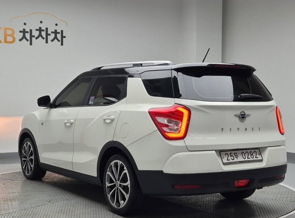 KG모빌리티(쌍용)  티볼리 2WD 디젤 1.6 IX 사진 3