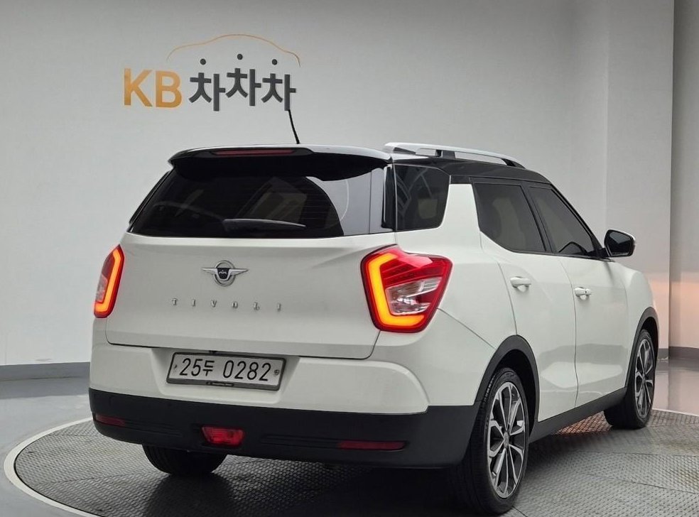 KG모빌리티(쌍용)  티볼리 2WD 디젤 1.6 IX 사진 4