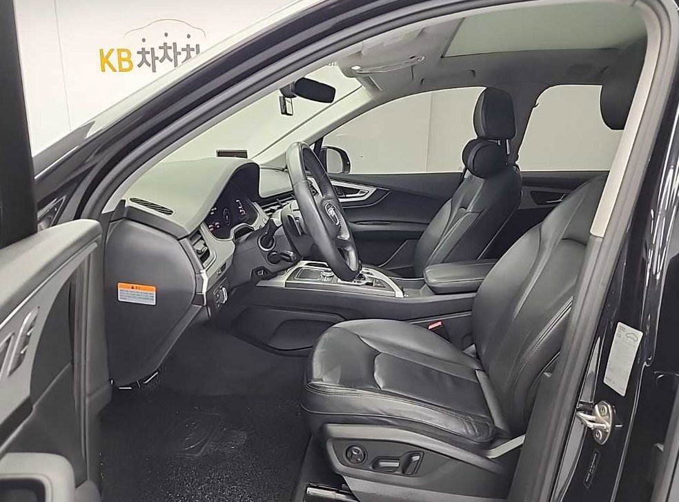 아우디 Q7 45 TFSI 콰트로 사진 11