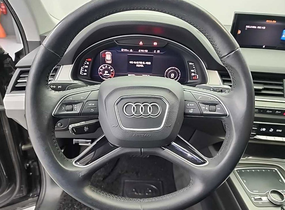 아우디 Q7 45 TFSI 콰트로 사진 9