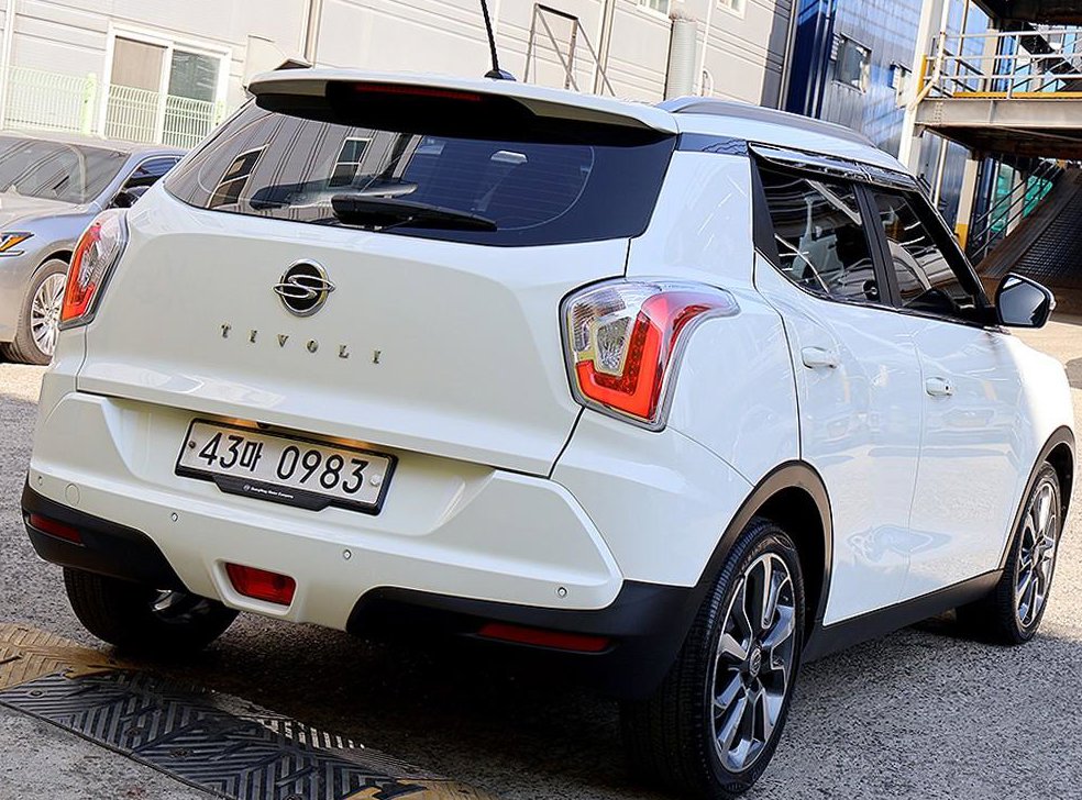 KG모빌리티(쌍용)  티볼리 가솔린 2WD 1.6 LX 사진 4