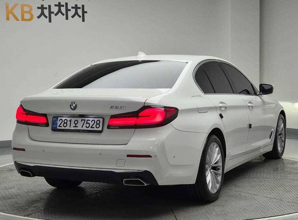 BMW 5시리즈 520i 럭셔리 사진 3