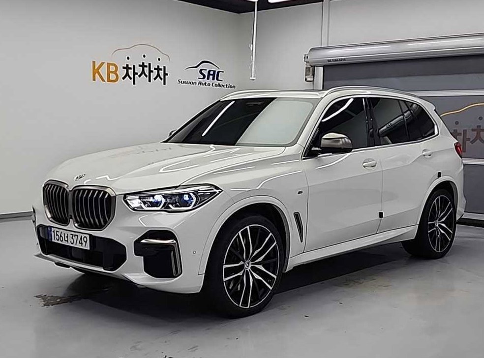 BMW X5 M50i
