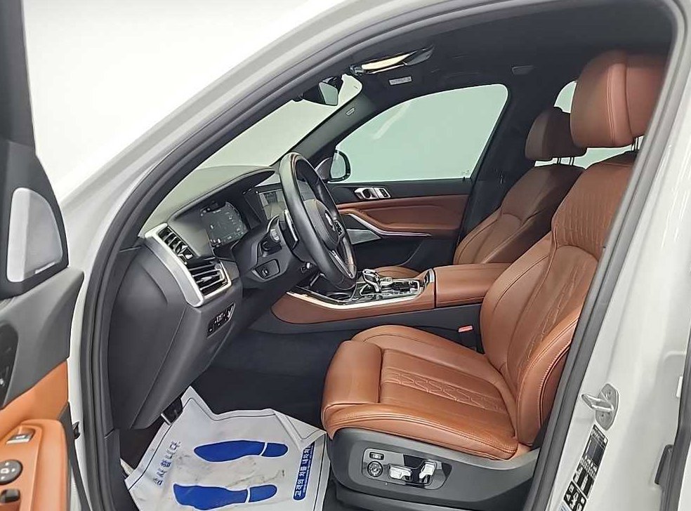 BMW X5 M50i 사진 11