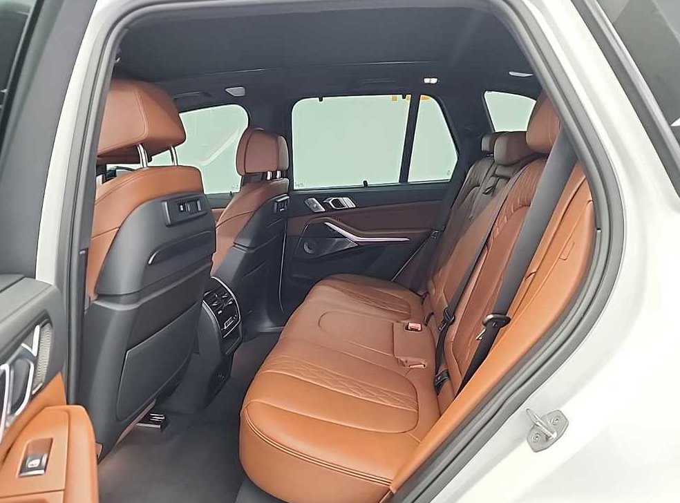 BMW X5 M50i 사진 12