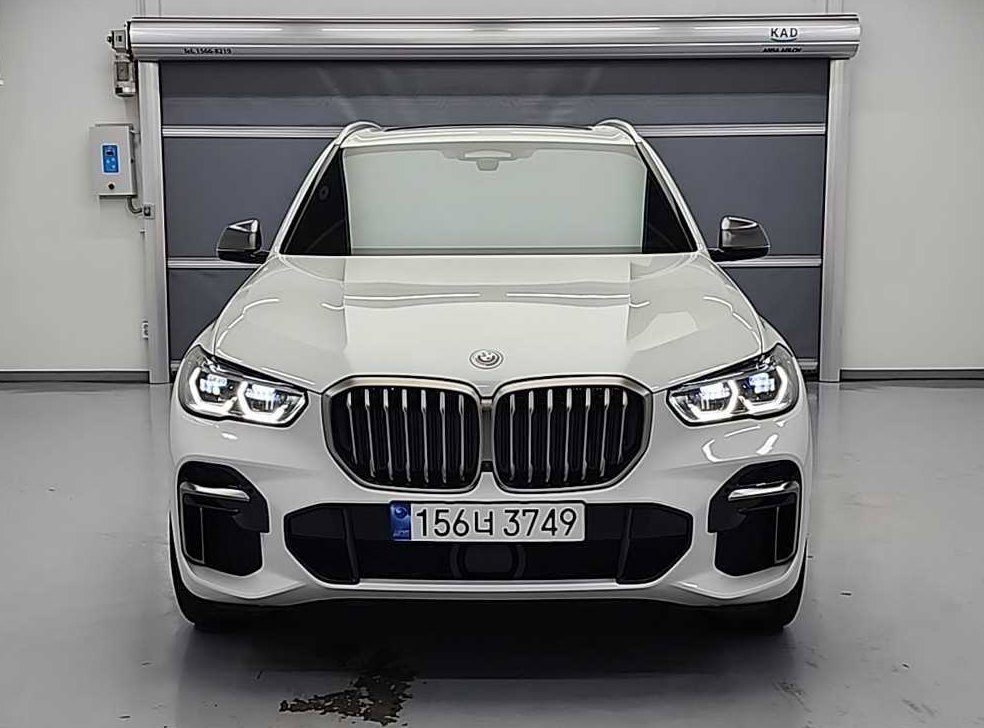 BMW X5 M50i 사진 2