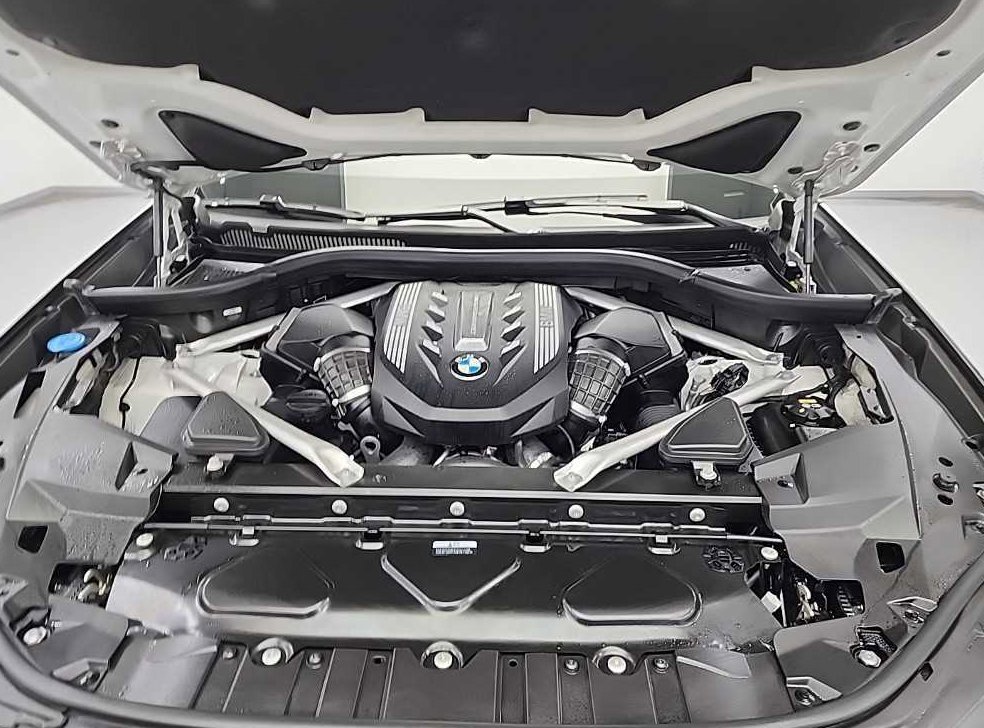 BMW X5 M50i 사진 5