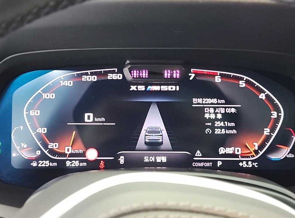 BMW X5 M50i 사진 6