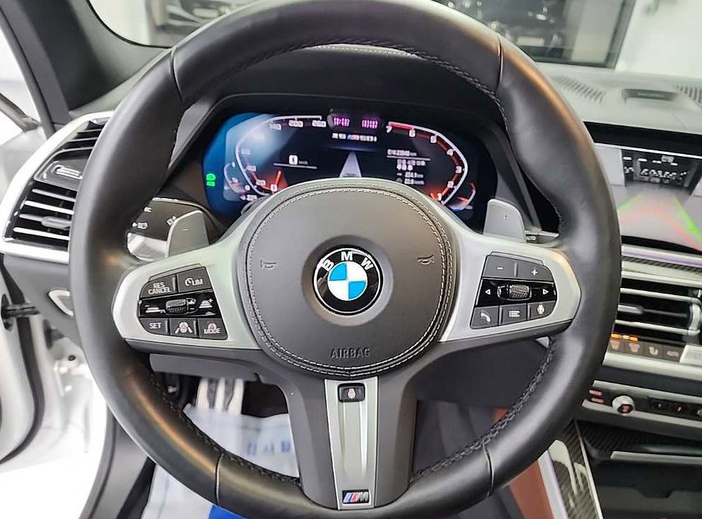 BMW X5 M50i 사진 9
