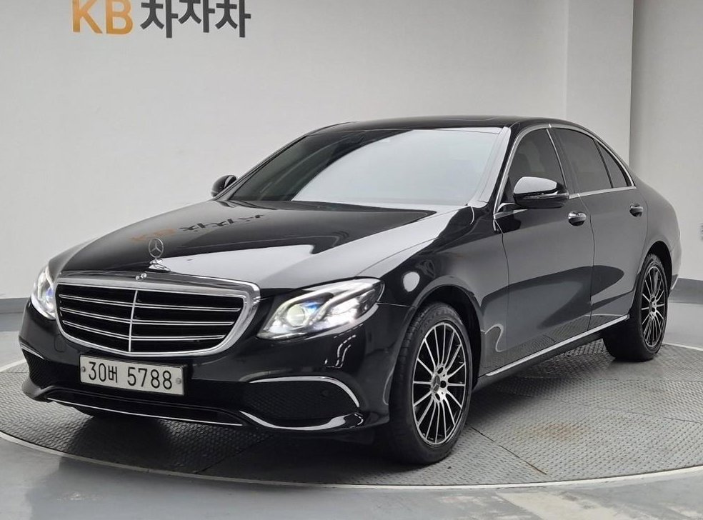 벤츠 E 클래스 E220d 4MATIC 익스클루시브
