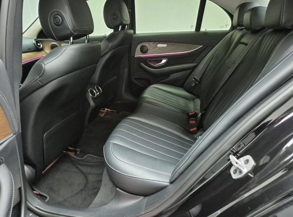 벤츠 E 클래스 E220d 4MATIC 익스클루시브 사진 12