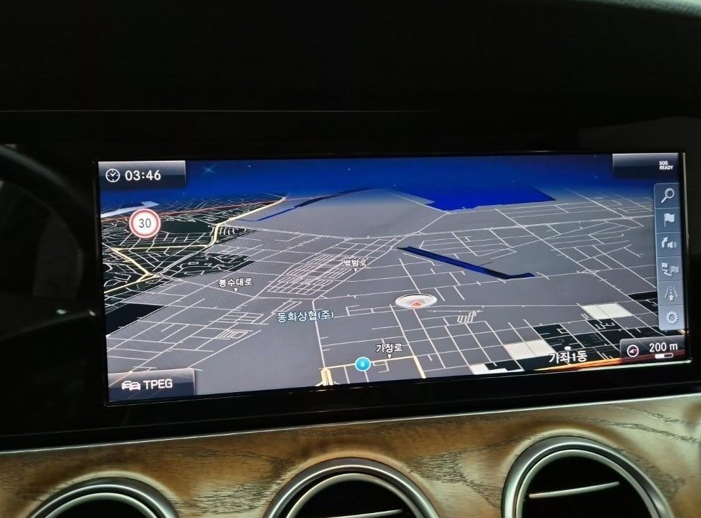 벤츠 E 클래스 E220d 4MATIC 익스클루시브 사진 14