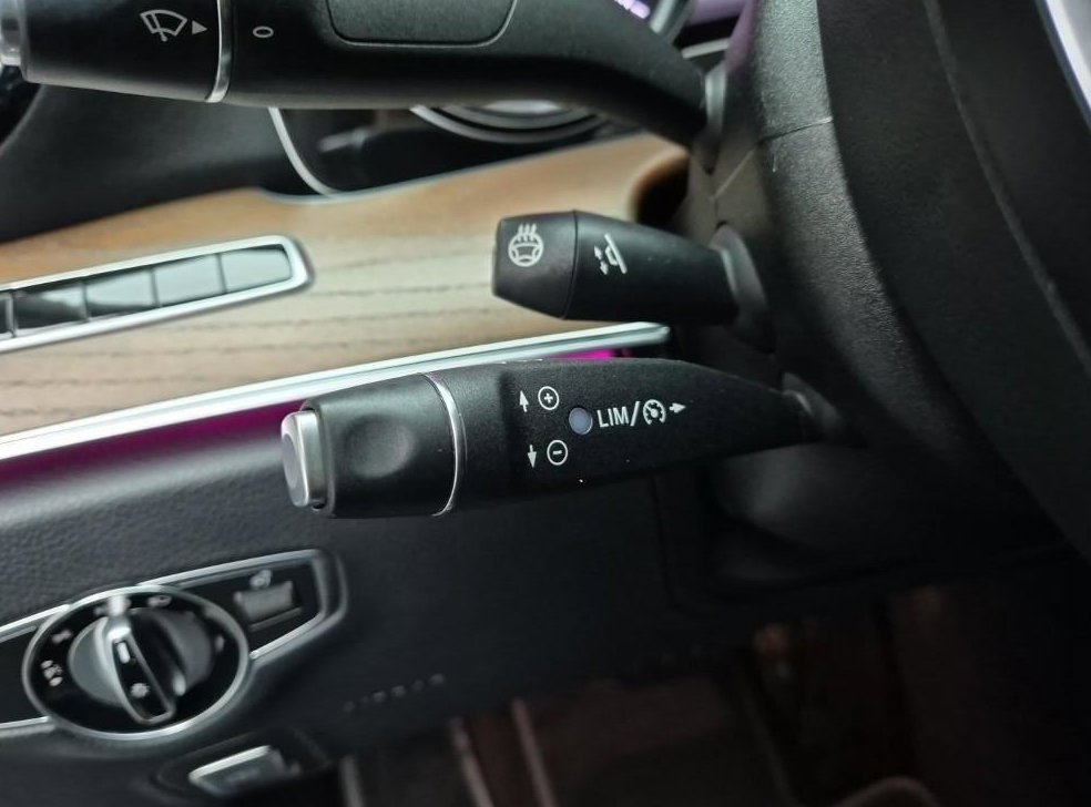 벤츠 E 클래스 E220d 4MATIC 익스클루시브 사진 16