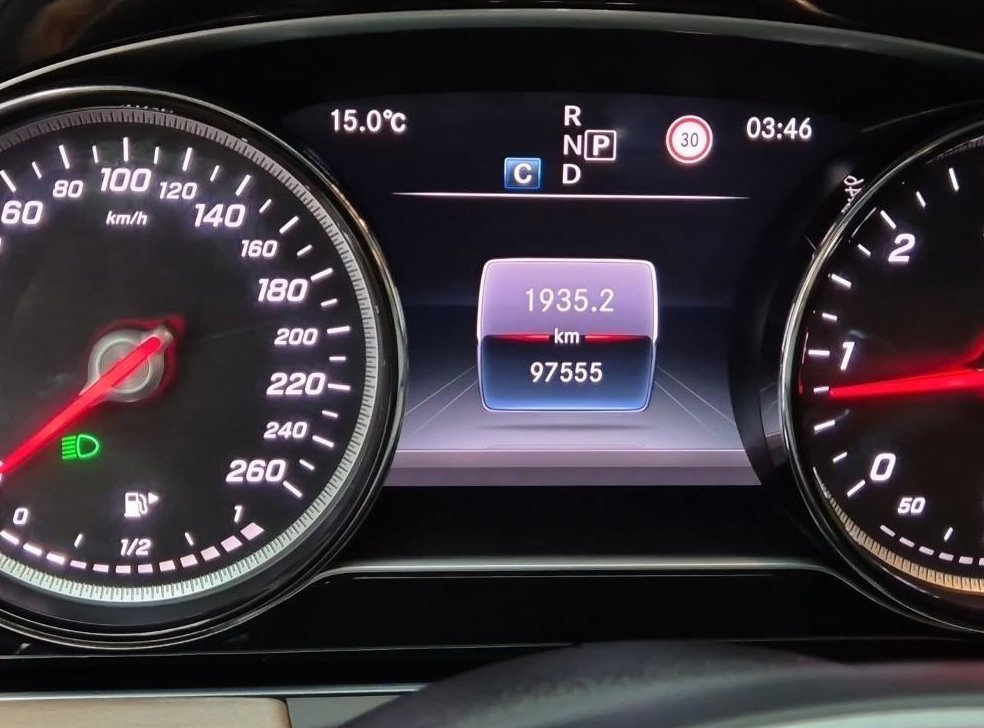 벤츠 E 클래스 E220d 4MATIC 익스클루시브 사진 6
